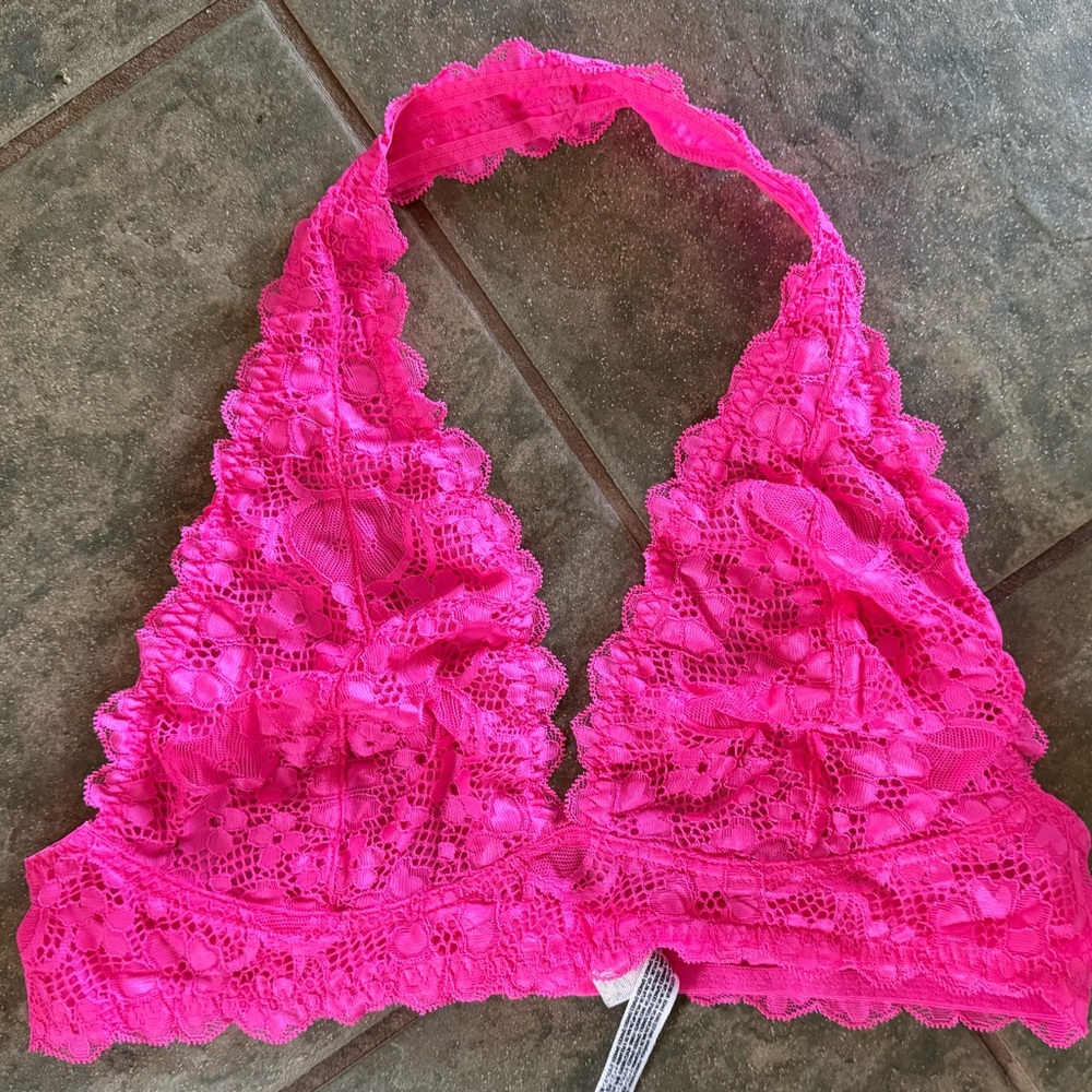 🎀3/$25🎀 Free People Fuchsia Lace Halter Bralette
